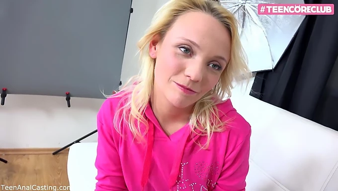 Amateur teen gets her first anal experience in HD