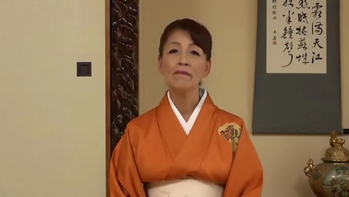 Japanische MILF vor und hinter